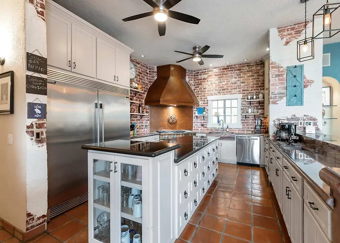 Holiday home Elegant Hacienda For 20, Ocean Views, Pool *